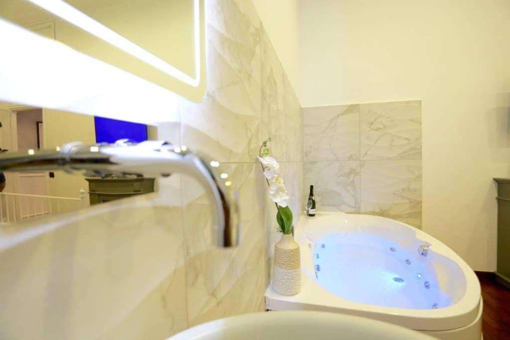 Atrhome Frattina Luxury Рим Экстерьер фото